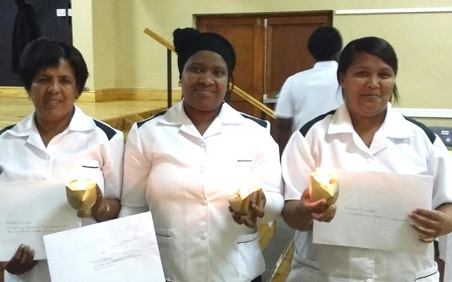 Die presteerders, met vlnr Jacoba Lewies (Hoogste lof in Praktiese Tuisversorging), Thelma Konco (Hoogste lof vir Praktiese Tuisversorging) en Minette October (Hoogste lof in Teorie-Tuisversorging)